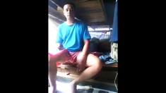 Tarado mostrando pau no barco