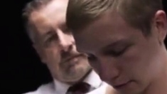 Daddy Hilft Sohn