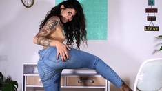 Brunette Solo Webcam Masturbation