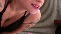amateur blowjob cumshot finish in her mouth