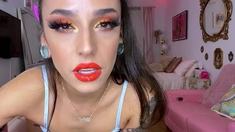 Brunette amateur webcam babe pleases pussy